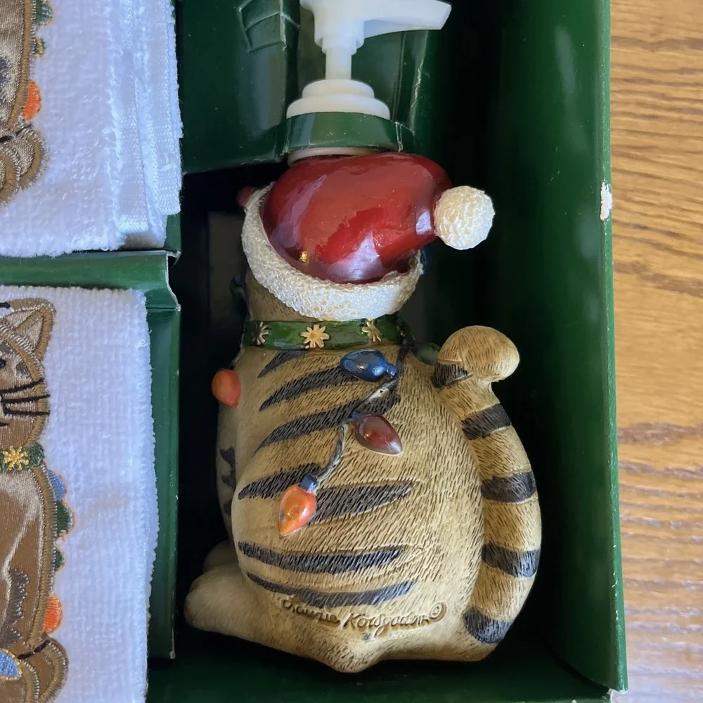 Laurie Korsgaden vintage cat